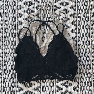 Set of bralettes